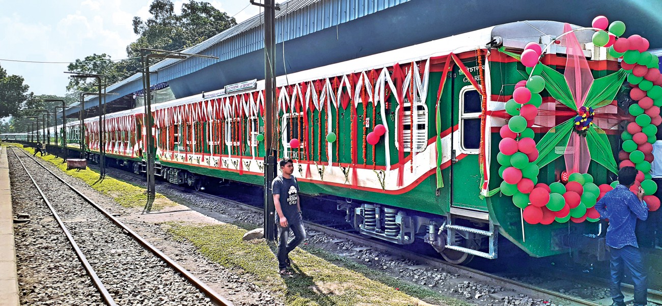 সড়ক পরিবহন শ্রমিক-মালিকদের পৈচাশিকতার শিকার হয়েছে কুড়িগ্রাম এক্সপ্রেস।